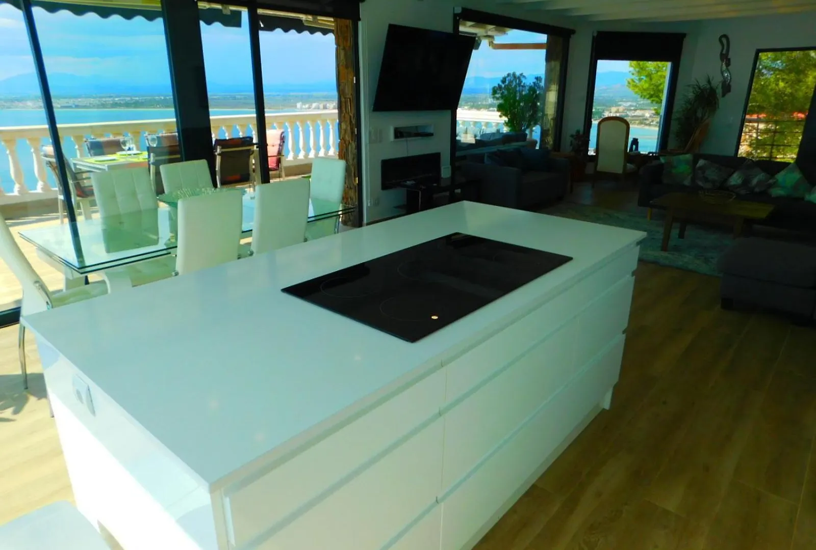 Gmid Immo A228 Casa Unica Villa Roses 0*,